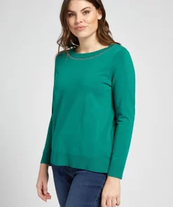 Maglia LuisaViola M712L005857N Maglia in viscosa comfort finezza 12. Linea morbida, scollo a barchetta con micro borchie tutto intorno, spacchetti laterali, manica lunga.